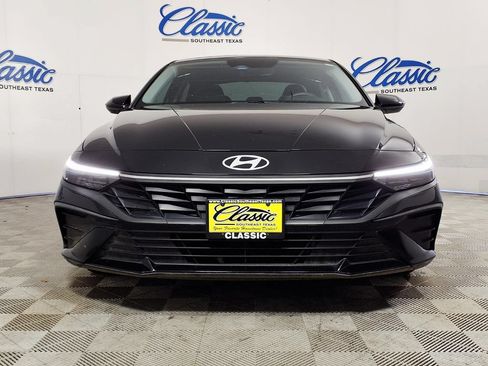 Used 2025 Hyundai Elantra Hybrid FWD image 3