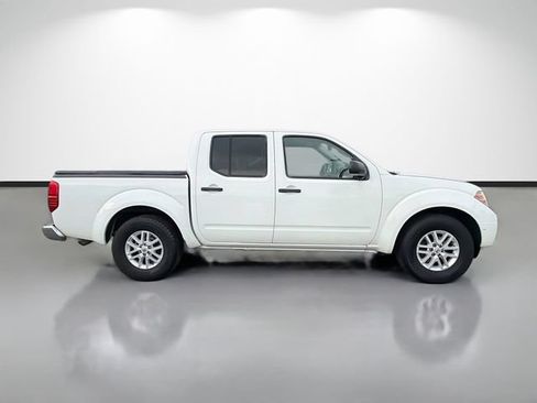 Used 2019 Nissan Frontier SV RWD image 2