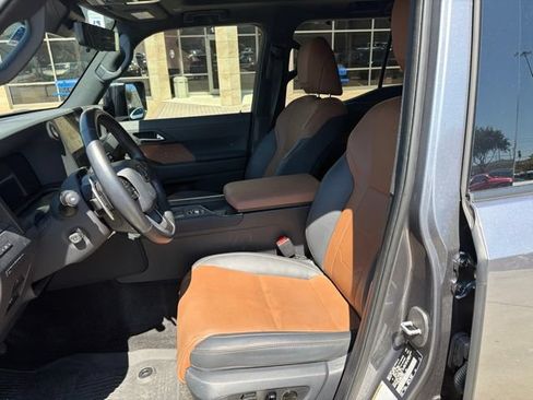 Used 2024 Lexus GX 550 w/ Accessory Package (Z1) AWD/4WD image 8