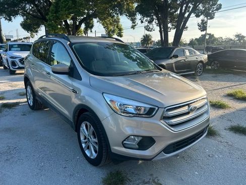 Used 2018 Ford Escape SE w/ SE Sync 3 Package AWD/4WD image 1