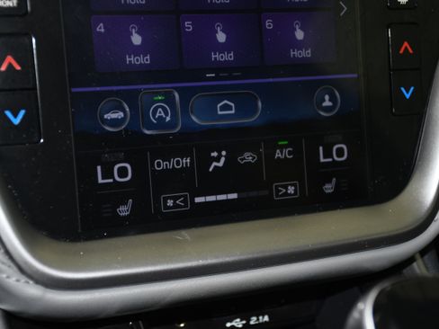 Used 2022 Subaru Outback Premium image 15