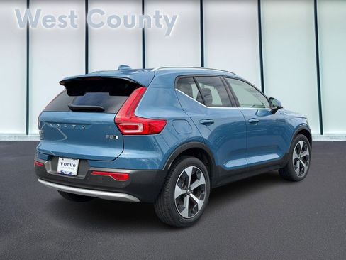 Used 2023 Volvo XC40 B5 Plus w/ Protection Package Premier AWD/4WD image 4