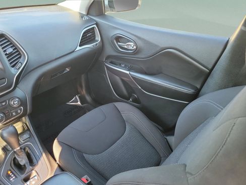 Used 2019 Jeep Cherokee Latitude w/ Popular Appearance Group image 15