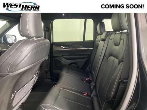 Used 2024 Jeep Grand Cherokee Limited image 16