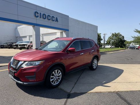 Used 2017 Nissan Rogue SV AWD/4WD image 1