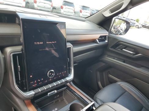 Used 2025 GMC Yukon XL Denali AWD/4WD image 25