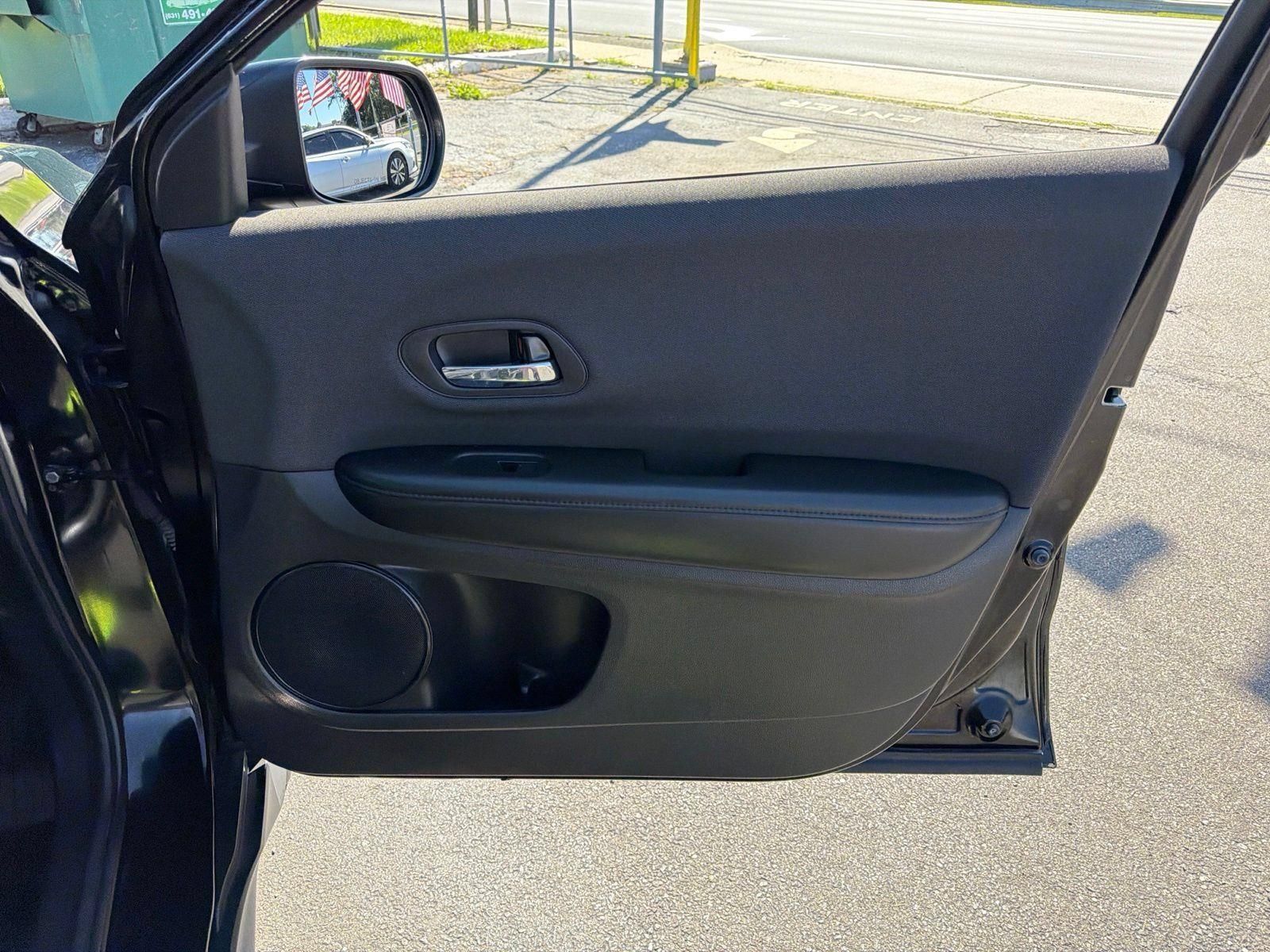 Used 2021 Honda HR-V LX image 14