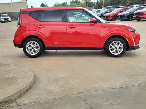 Used 2024 Kia Soul LX w/ Option Group 015 FWD image 8