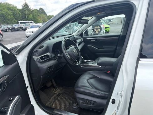 Used 2021 Toyota Highlander Platinum AWD/4WD image 10