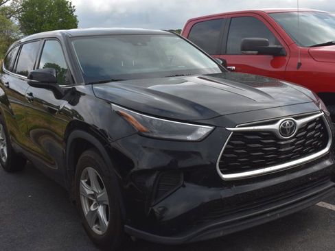 Used 2022 Toyota Highlander L image 3