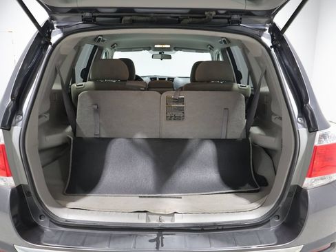 Used 2013 Toyota Highlander Plus AWD/4WD image 4