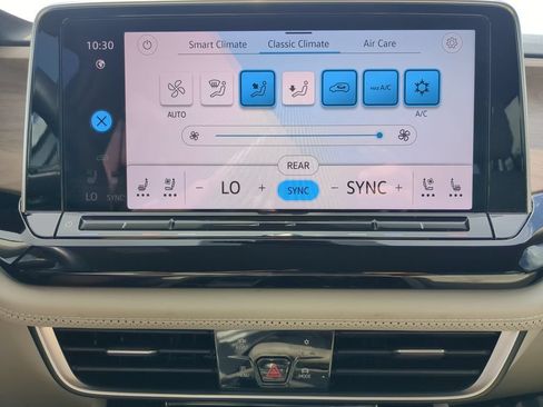 Certified 2024 Volkswagen Atlas SE FWD image 23