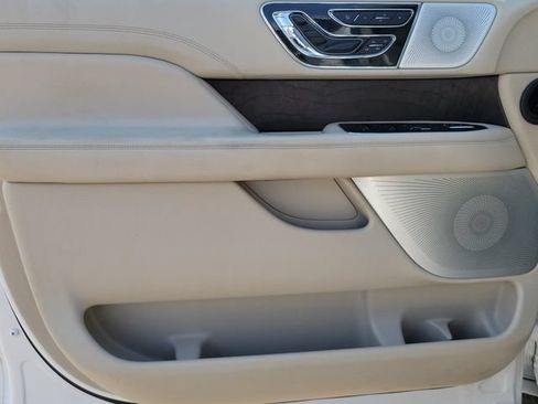 Used 2018 Lincoln Navigator Reserve w/ Technology Package AWD/4WD image 9
