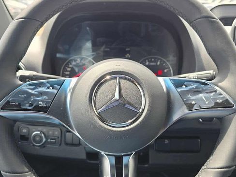 Used 2025 Mercedes-Benz Sprinter 2500 image 30