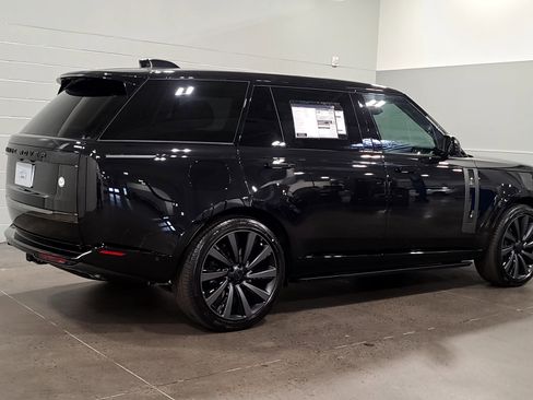 New 2026 Land Rover Range Rover SV image 2