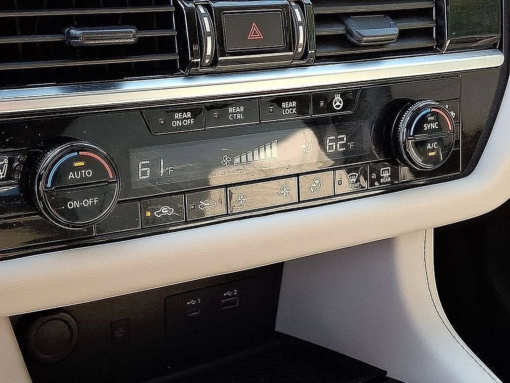 Used 2025 Nissan Pathfinder SL w/ SL Premium Package AWD/4WD image 17