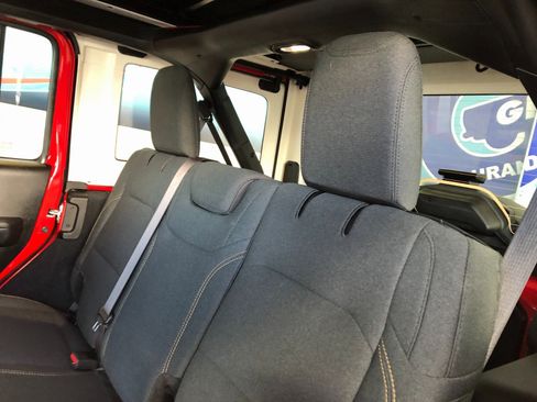 Used 2024 Jeep Wrangler Sport S image 13