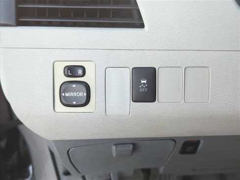 Used 2011 Toyota Sienna LE image 22