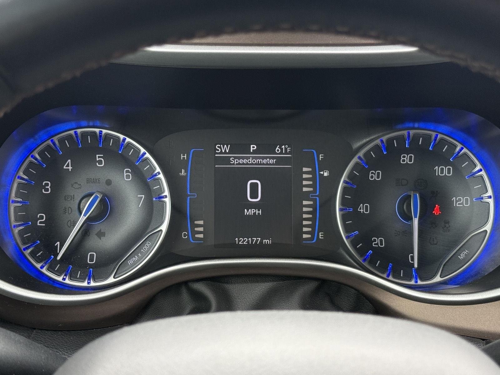 Used 2017 Chrysler Pacifica Touring-L w/ Tire & Wheel Group FWD image 37