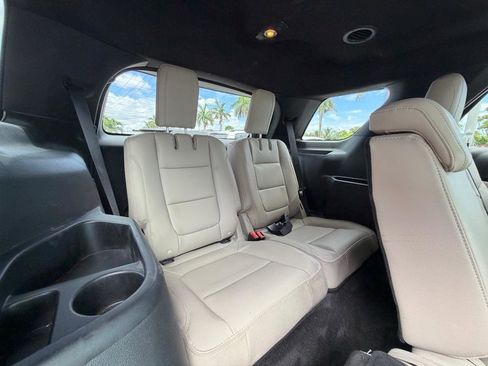 Used 2018 Ford Explorer XLT w/ Equipment Group 202A FWD image 32
