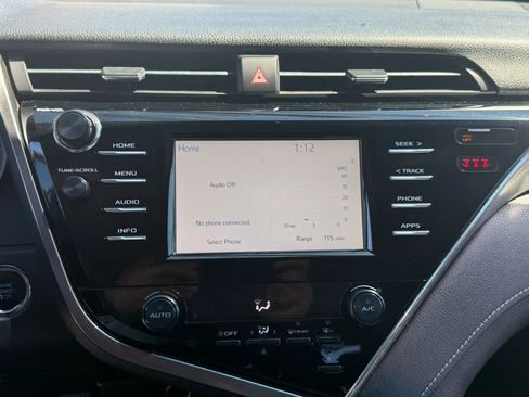 Used 2018 Toyota Camry SE w/ Convenience Package image 17