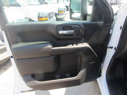 Certified 2025 GMC Sierra 2500 Pro w/ 1SA Pro Safety Plus Package AWD/4WD image 8