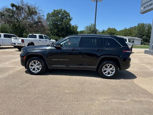 Used 2023 Jeep Grand Cherokee Limited image 2