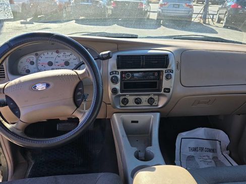 Used 2002 Ford Explorer Sport Trac 4x4 image 9