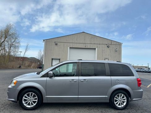 Certified 2019 Dodge Grand Caravan SXT FWD image 10