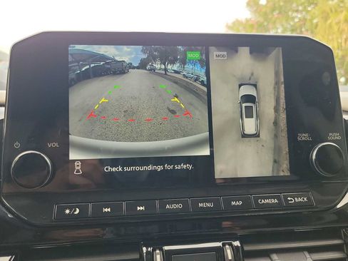 Used 2023 Nissan Pathfinder SL FWD image 25
