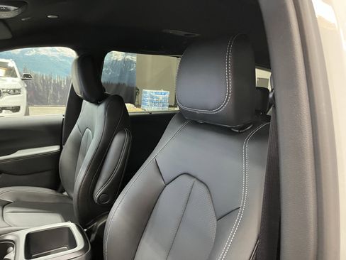 New 2026 Chrysler Voyager LX image 16