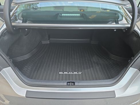 Used 2024 Toyota Camry SE image 12