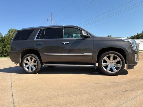 Used 2020 Cadillac Escalade Luxury AWD/4WD image 5