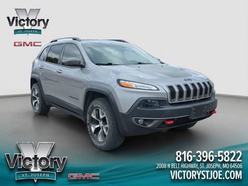 Used 2018 Jeep Cherokee Trailhawk w/ Comfort/Convenience Group AWD/4WD image 1