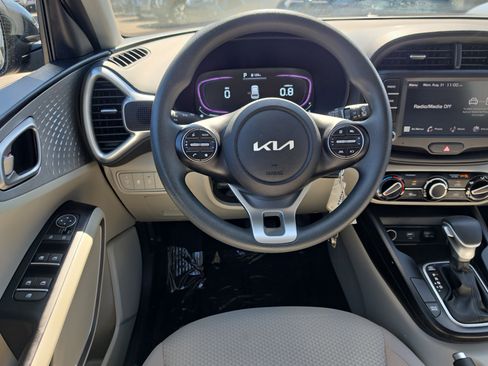 Certified 2025 Kia Soul LX FWD image 12