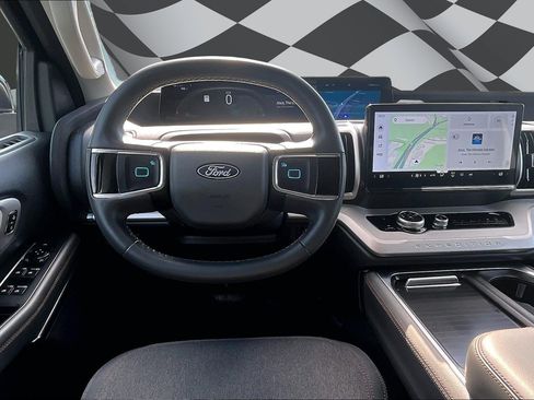 Used 2025 Ford Expedition Max Active RWD image 5