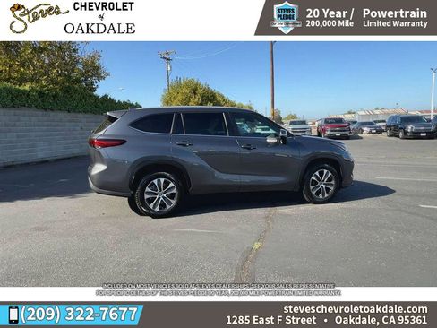 Used 2023 Toyota Highlander XLE image 12
