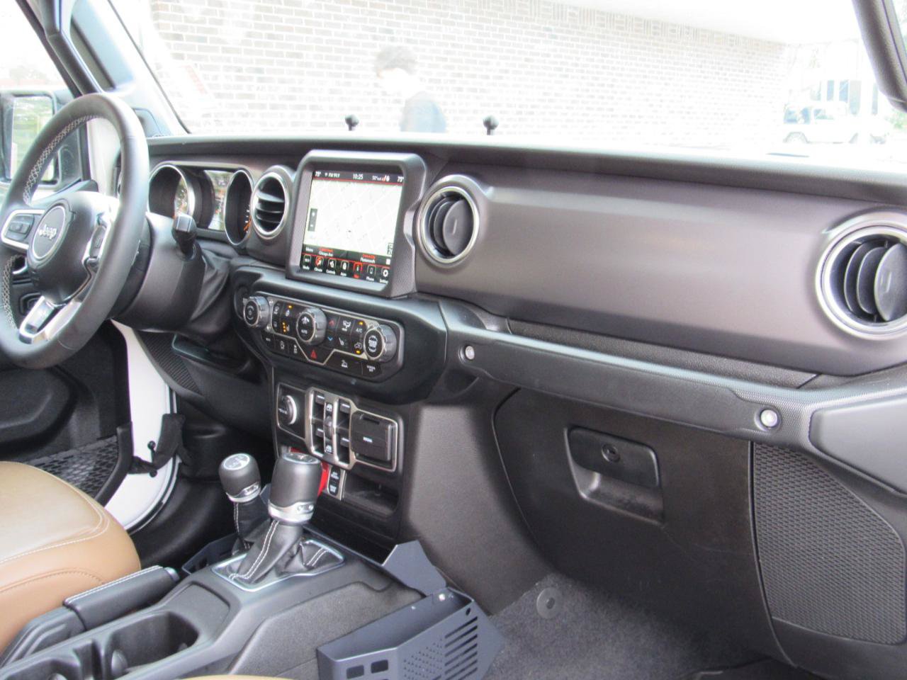Used 2023 Jeep Gladiator Rubicon w/ Cold Weather Group AWD/4WD image 38