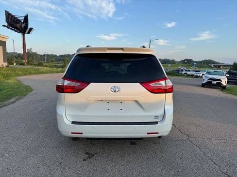 Used 2017 Toyota Sienna XLE Premium AWD/4WD image 33