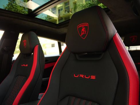 Used 2024 Lamborghini Urus S AWD/4WD image 19