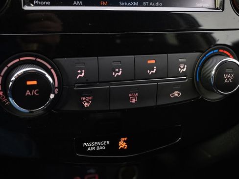 Used 2019 Nissan Rogue S AWD/4WD image 31