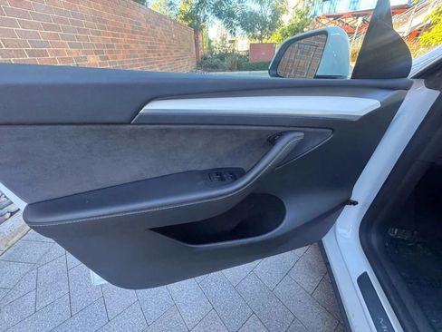 Used 2022 Tesla Model Y Long Range image 30