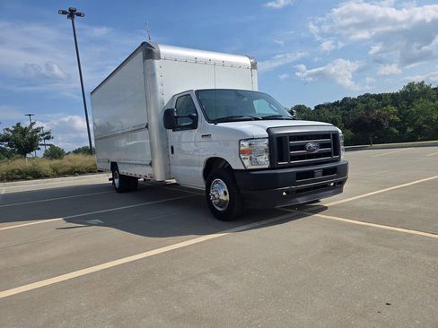 Used 2022 Ford E-350 and Econoline 350 Super Duty RWD image 5