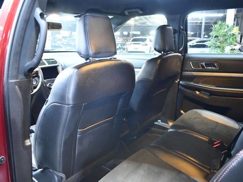 Used 2018 Ford Explorer XLT w/ Equipment Group 202A image 12