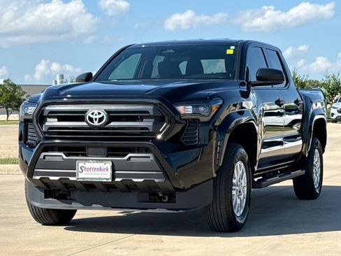 Used 2025 Toyota Tacoma SR RWD image 3