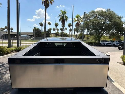 Used 2025 Tesla Cybertruck AWD Crew Cab image 5