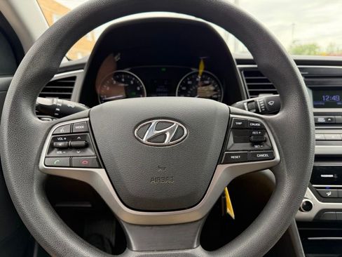 Used 2018 Hyundai Elantra SE w/ Cargo Package FWD image 19