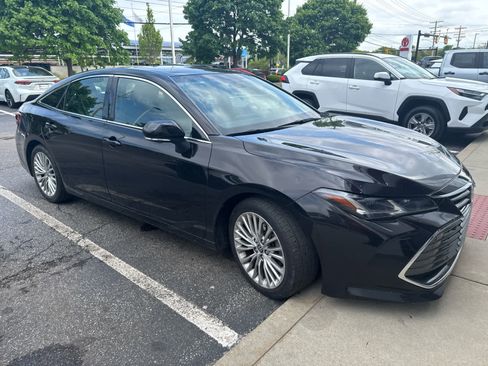 Used 2022 Toyota Avalon Limited w/ Advanced Safety Package FWD image 1