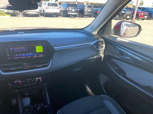 Used 2025 Chevrolet TrailBlazer LT image 35