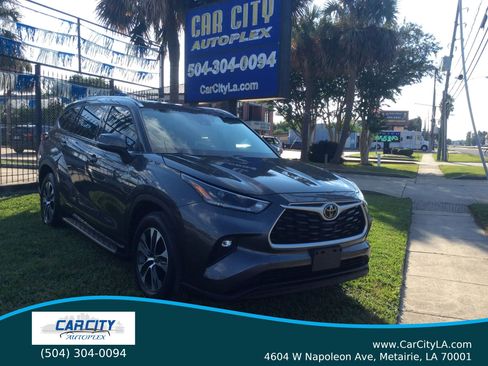 Used 2021 Toyota Highlander XLE image 1